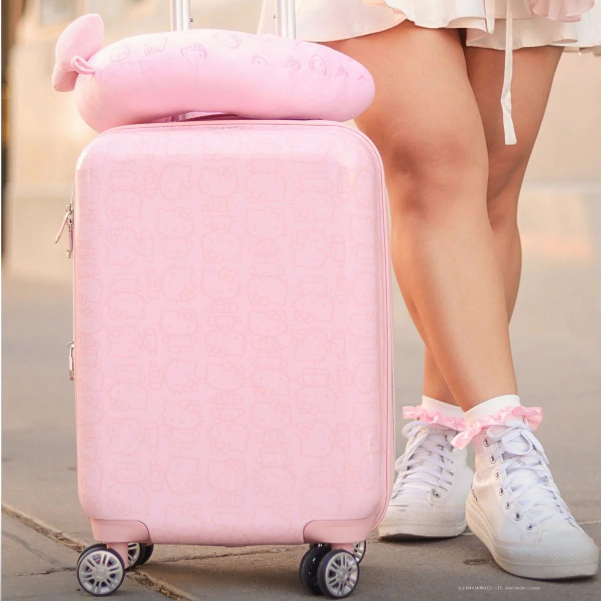 Hello Kitty x FUL 22" Pose Hardshell Luggage (Pink) - Image 2